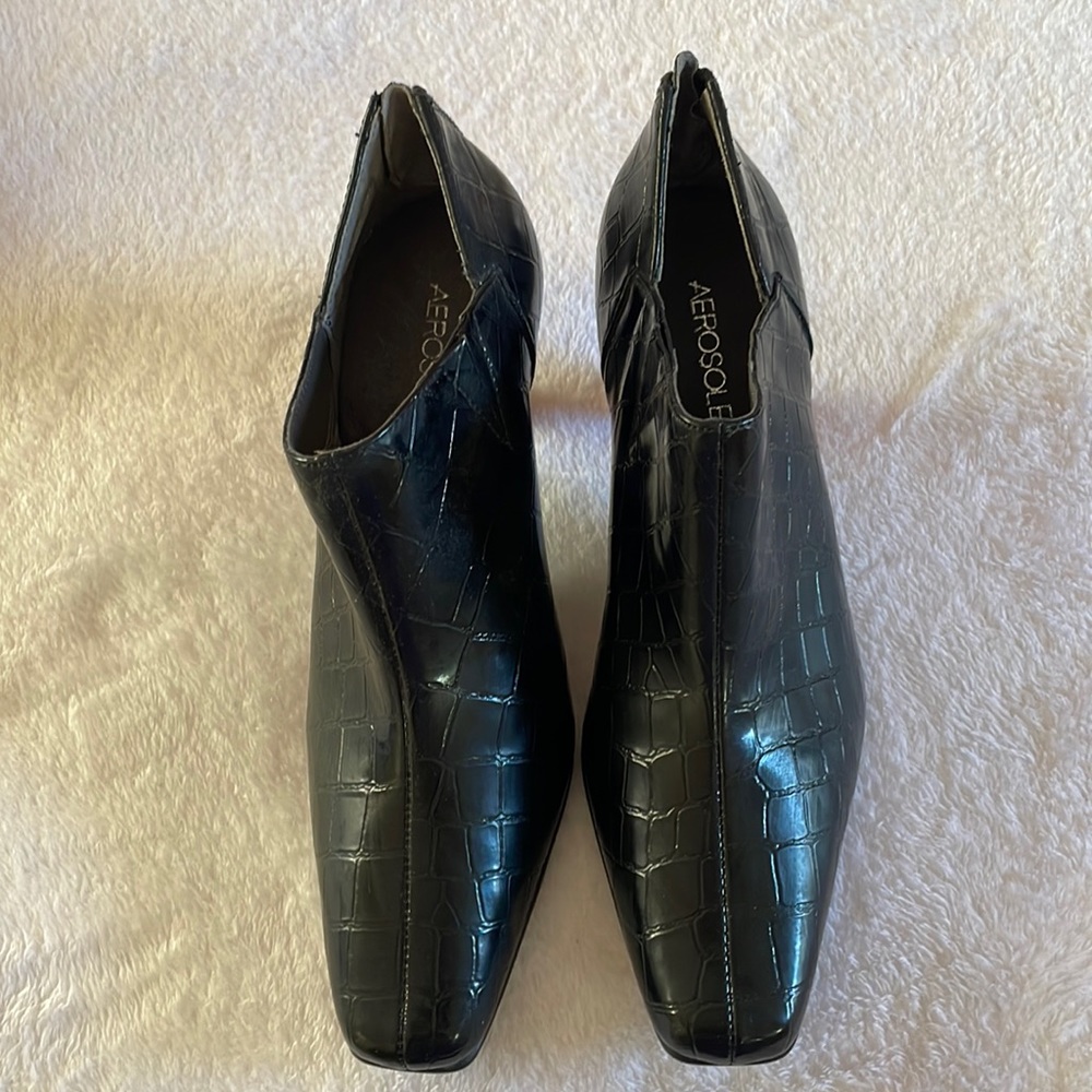 Like new SZ 8 Aerosoles booties. 3” heel